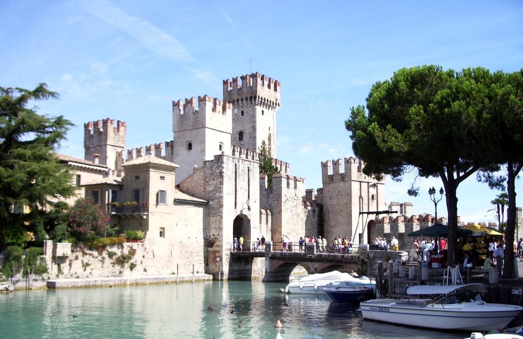 Gardappartamenti Cavour Lake View Desenzano del Garda Buitenkant foto